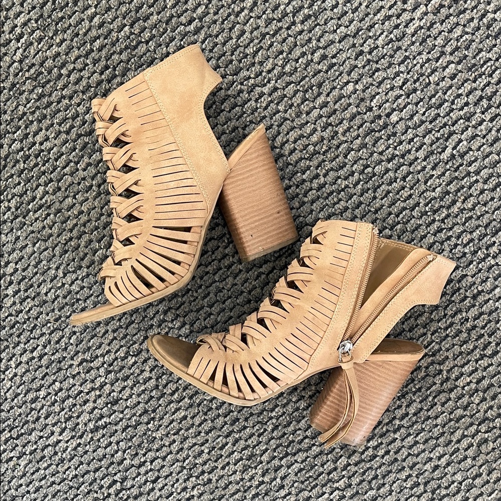 Women’s Tan Fringe Block Heel Sandals